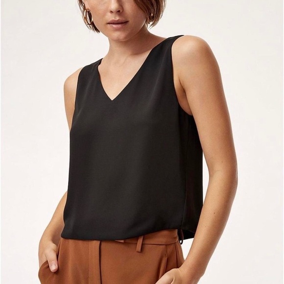 Aritzia Women’s Sleeveless V-Neck Top - Picture 1 of 6